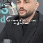 Alketa Vejsiu Instagram - Kemi nje propozim martese surprize ne @podclass.alketavejsiu 🙈 Do ti uleshe ne gjunje gruas se jetes per ti propozuar per martese? Si pergjigjet nje vlonjat si @besmir_lulaj 😘 Statusi i Besit; TAKEN *Regjistrohu ne Kanalin Class Media Alketa Vejsiu ne You Tube *Ndiq Episodet e plota ne Podclass Alketa Vejsiu ne You Tube Channel dhe Spotify *Cdo te marte ora 22.00 ne @klanradio