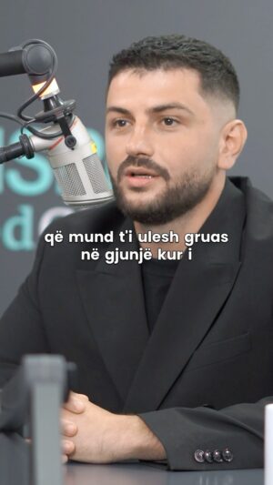 Alketa Vejsiu Instagram - Kemi nje propozim martese surprize ne @podclass.alketavejsiu 🙈

Do ti uleshe ne gjunje gruas se jetes per ti propozuar per martese?
Si pergjigjet nje vlonjat si @besmir_lulaj 😘

Statusi i Besit; TAKEN

*Regjistrohu ne Kanalin Class Media Alketa Vejsiu ne You Tube
*Ndiq Episodet e plota ne Podclass Alketa Vejsiu ne You Tube Channel dhe Spotify
*Cdo te marte ora 22.00 ne @klanradio