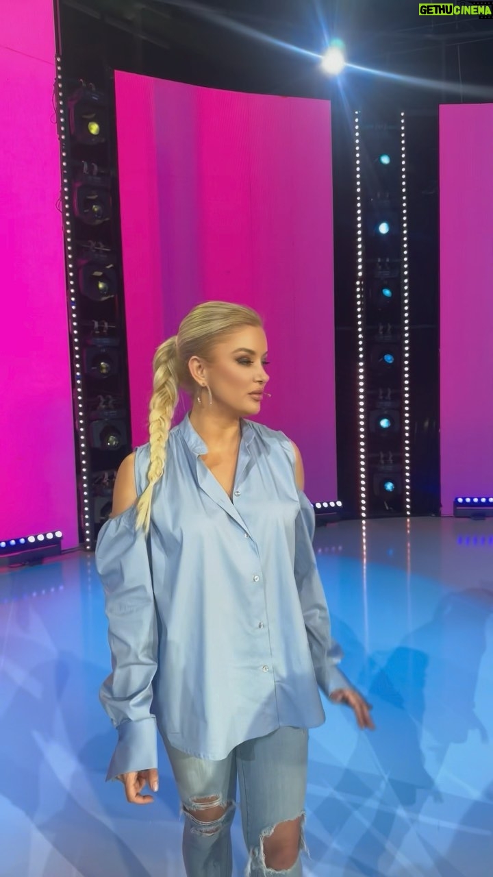 Alketa Vejsiu - 0.9K Likes - @class_hair_makeup
Qerpiket; @ilma_rb the best!
Revamp your style with our top-notch #makeup, #hairstyle, #haircolor, and #manicure #pedicure services! 💇💄💅 #BeautyTransformation”