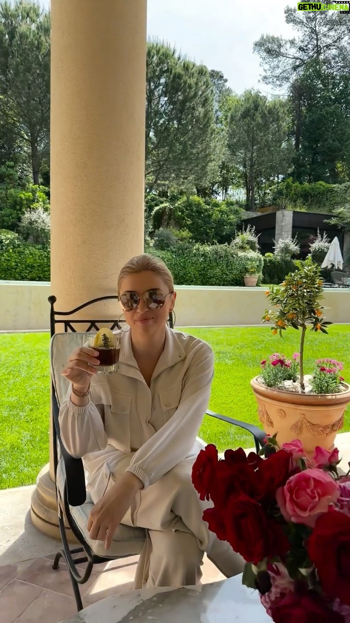 Alketa Vejsiu - 1.5K Likes - Nje kimbo te lutem🥰 ☕️ @kimbo_albania_official Nga Napoli, qyteti i dashurise, ne nje recete shume te dashur per mua ❤️ Sigurisht nje kombinim mes Kimbos dhe Toschit🥰