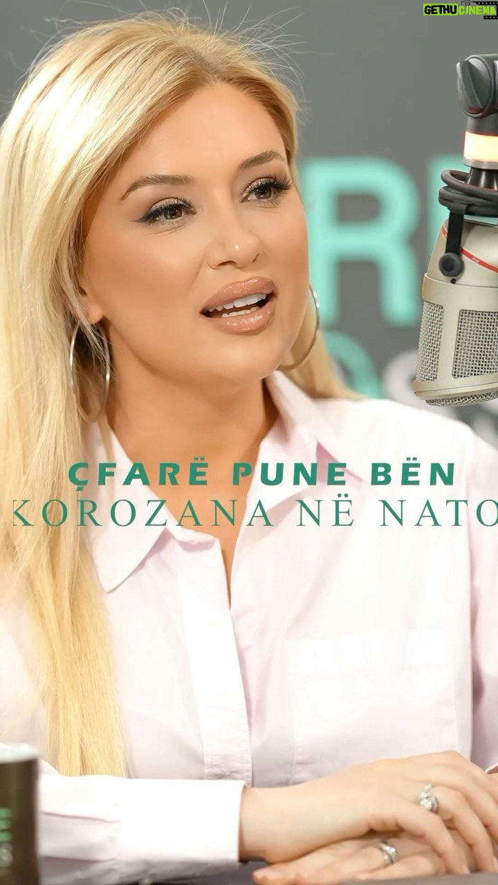 Alketa Vejsiu - 1.8K Likes - Episodi i ri eshte tani Online ne Kanalin Class Media ne You Tube.
Jemi cdo te merkure ora 21.00 me episodet e reja.
Njihuni me Korozana Celaj, shqiptarja qe punon ne Nato @nato @korozana dhe drejton 1500 burra ushtarake!
Korozana u largua ne moshen 2 vjecare me nenen drejt Gjermanise. Nena u rimartua me nje burre te vecante qe Korozana e pati pike te forte referimi gjate jetes, ai eshte babai i saj sepse baba i vertete te behet ai qe te rrit, jo ai prej te cilit lind.
Ajo vijoi dhe perfundoi studimet per Shkenca Politike ne Vjene me rezultate te larta dhe me pas aplikoi ne Nato ku fitoi vendin e punes si nje shqiptare qe na ben krenare!
Ne vendin e punes njohu edhe bashkeshortin amerikan me te cilin solli ne jete nje vajze ( edhe ai Kolonel)...
Do te na tregoje me shume rreth punes dhe arritjeve te saj ne ne aleancen me te madhe ushtarake Nato, ku Shqiperia u be anetare zyrtare ne Prill te 2009 ne kete episod ndryshe. Ne kete episod ku deshira me e madhe e shprehur e imja do te ishte qe mos te kish lufte askund dhe jo vetem ne vendet aleate te Natos; sepse me shume se sa per mbrojtje Bota ka nevoje te ndaloje Luften e cila eshte deshtim i humanizmit dhe politikes boterore, pavarsisht se cilat shtete perfshihen e cilat jane thjesht spektatore!
“Inspire” me njeh cdo dite me njerez fantastik frymezues te cilet meritojne plotesisht kete Haspire Virtuale Digitale e cila eshte shperndare me shpejtesi mbreselenese ne cdo Kontinent ku jetojne Shqiptare te suksesshem te cilet me shkruajne por edhe rekomandohen nga miq e njerez te cilet i sugjerojne.
Credits; Class Media Team @revistaclass_
Faleminderit @klanradio Team