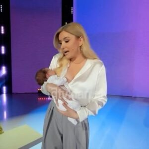 Alketa Vejsiu Instagram - @nekurthinepiterpan_tvklan so much fun
@iambeniada  na kenaqi me ciltersine e saj. Shihemi sonte ne ora 21.00 ne episodin tjeter Live.
@rtvklan