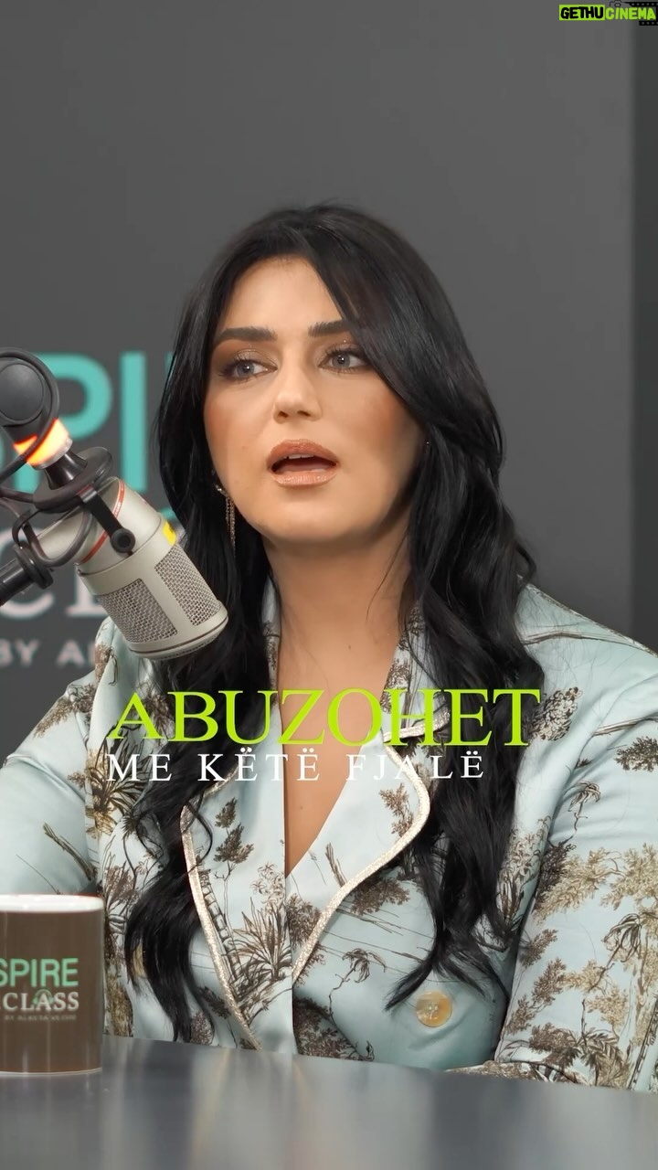 Alketa Vejsiu - 2K Likes - Sa dhe pse duhet t’u besojmë produkteve organike…
Besmira Shpendi, farmaciste dhe krijuese e produkteve organike çudibërëse për lëkurën dhe flokët, ndan në Inspire ‘magjinë’ e krijimit të këtyre kremërave me formulat e veçanta dhe të personalizuara.
Mitet që nuk duhet të besojmë mbi produktet organike, problematikat më të shpeshta dhe përbërësit nga të cilit duhet të kemi kujdes kur blejmë një produkt, Besmira ka dhënë përgjigje për shumë problematika për lëkurën dhe flokët!