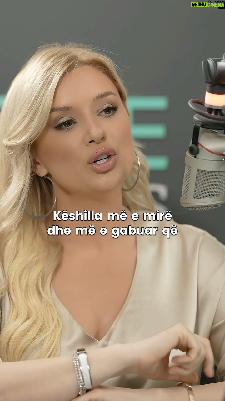 Alketa Vejsiu - 2.9K Likes - @podclass.alketavejsiu ne episodin e para dy javeve me @alketazyfi e @yogurteria.albania rrjeti franchise ne te gjithe Shqiperine ku te vegjel e te rritur i shtojne jetes shije, ne nje interviste per jeten si studente ne Perugia, frymezimin qe mori nga vitrinat e @luisaspagnoli dhe kohes kur punonte ne eventet e @brunellocucinelli_brand deri sa nje dite njohu dashurine e jetes e te dy bashke me shume pak para, nisen nje histori suksesi, nje familje, dy femije...
Do te degjoni momente shume frymezuese nga kjo interviste per te kuptuar se si me hapa te vegjel pak nga pak, mund te shkosh lart dhe larg...
Nje vajze qe perkrah vajzat, produktet lokale, dhe qe punon vete sepse puna se lodh por ja ben jeten me te lumtur!
Ne You Tube dhe Spotify na ndiqni ne Class Media Channel/ Podkast Inspire Alketa Vejsiu!
Produkt i @revistaclass_