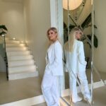 Alketa Vejsiu Instagram - The Moon Tale 🌙; Watch the stars ✨ with me! My Office is a Space of Creativty, moonlight, stardust, sexy smell of parfume and soulful 🎶 music… Some Poetry and lots of inspiration!