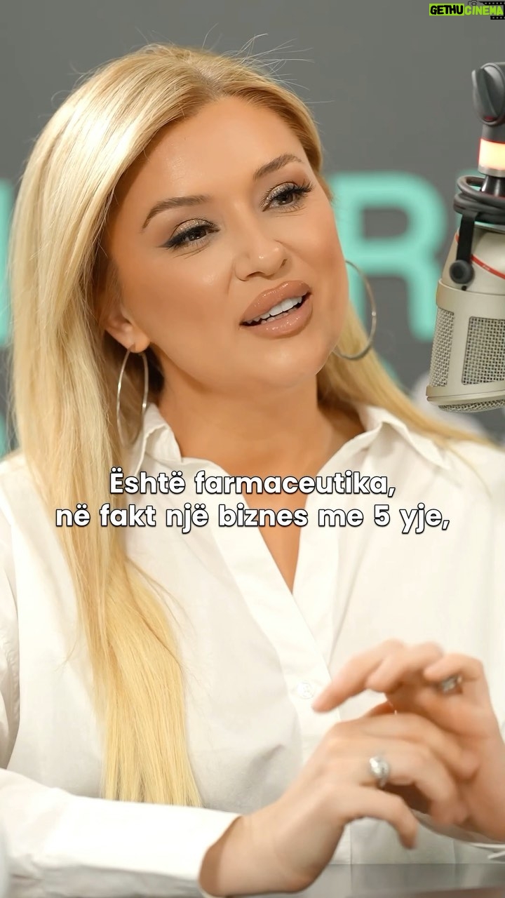 Alketa Vejsiu - 1.6K Likes - A eshte Farmaceutika nje Biznes me 5 Yje?
Pergjigjet Besmira e @organic_pharmacy_besmira e cila per te bere sukses ne nje vend te mbingarkuar me Farmaci, e ka gjetur oferten e saj te parezistueshme qe afron klientet ne produkte te dedikuar qe pergatiten ne Laboratorin e saj sipas nevojes qe ka tipologjia e lekures dhe flokut tuaj.
Mos harro; Ajo qe funksionon per ty, mund te mos funksionoje per dike tjeter ndaj diagnostikimi dhe pergatitja e personalizuar e produkteve ushqyese dhe kuruese, funksionon.
Per me shume ndiq Podkastin ne Kanalin Class Media ne You Tube ose ne Spotify.
Te merkuren ora 21.30 ngarkohet ne Kanal epidodi tjeter!