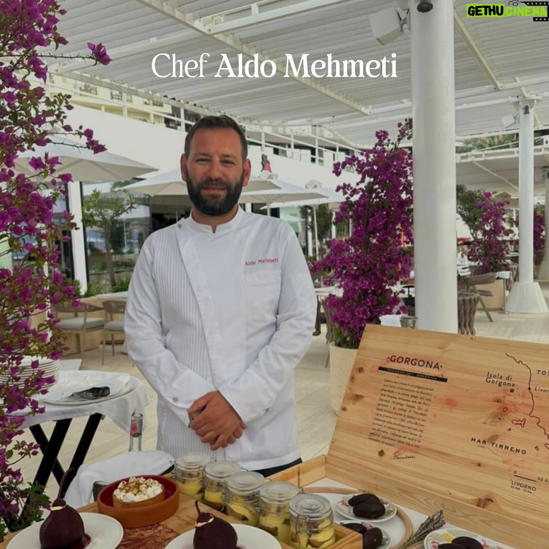 Alketa Vejsiu Instagram - @classexplore_ ✨ @gjurmarestaurant një destinacion i sugjeruar nga Alketa për Class Explore, për të marrë shijen dhe aromën e detit Jon, të shoqëruar me një peisazh mahnitës. @aldomehmeti një nga Shefat e kuzhinës më të njohur në vend për talentin dhe pasionin e tij për këtë profesion. Jemi në periudhën kur kemi më shumë nevojë për sugjerime të tilla 🤭