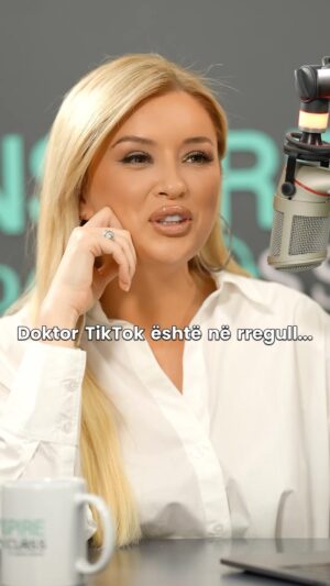 Alketa Vejsiu Instagram - @podclass.alketavejsiu vazhdon me regjjistrimin e episodeve me njerez interesante nga te gjitha profesionet, industrite apo histori personale fitoresh pas dhimbjesh semundjesh deshtimesh e suksesesh!

Ne kete bisede do te degjoni per pergatitjen e produkteve te personalizuara per floket dhe lekuren tuaj na laboratorin e Besmires. Produktet e sai i gjeni tek @organic_pharmacy_besmira pasi te realizoni konsulten. Per me shume rreth problemeve qe paraqesin pacientet shqiptare, ndiqni episodin e rradhes! 
Besoj do t’ju frymezoje dhe informoje.
Pastaj pashe qe ka shume fanse Besmira, dhe histori suksesi qe kane sheruar probleme te ndryshme te lekures dhe flokeve qe jane aq te rendesishem per bukurine e vajzave! 
Ne Kanalin Class Media ne You Tube dhe Spotify.
Cdo te merkure ora 21.30 Episodi i Ri! 

Cdo te marte ora 22.00 ne @klanradio