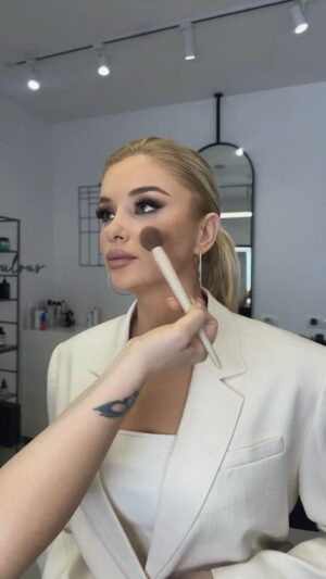Alketa Vejsiu Instagram - Rutina e cdo jave dhe cdo pergatitje perpara transmetimeve Live ne TV me produktet me te mira te flokeve @bioscalin_albania 
Dhe nje doze kolagjeni qe ben mire per lekuren dbe floket , nje nga markat me prestigjoze Hyamira Collagen