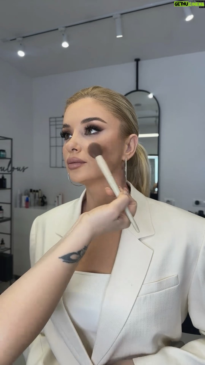 Alketa Vejsiu - 518 Likes - Rutina e cdo jave dhe cdo pergatitje perpara transmetimeve Live ne TV me produktet me te mira te flokeve @bioscalin_albania
Dhe nje doze kolagjeni qe ben mire per lekuren dbe floket , nje nga markat me prestigjoze Hyamira Collagen