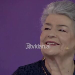Alketa Vejsiu Instagram - U emocionova shume, po ju? I kerkova mjeshtrave te Tik Tok dhe Instagramin ta shperndanin kete pjese nga “Bageti e Bujqesi”te recituar me aq shume hijeshi dhe emocion nga Margarita Xhepa; himn per Shqiperine e bukur, dhe qe uroj te vendoset si sfond sidomos sa here luan Kombetarja. Ata e moren mesazhin dhe e kishin shperndare🫶❤️ 🇦🇱 @nekurthinepiterpan_tvklan