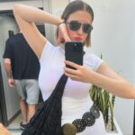 Allie Sherlock Instagram - Hola a todas 🏄‍♀️🥝🌸🫳🏻🌴