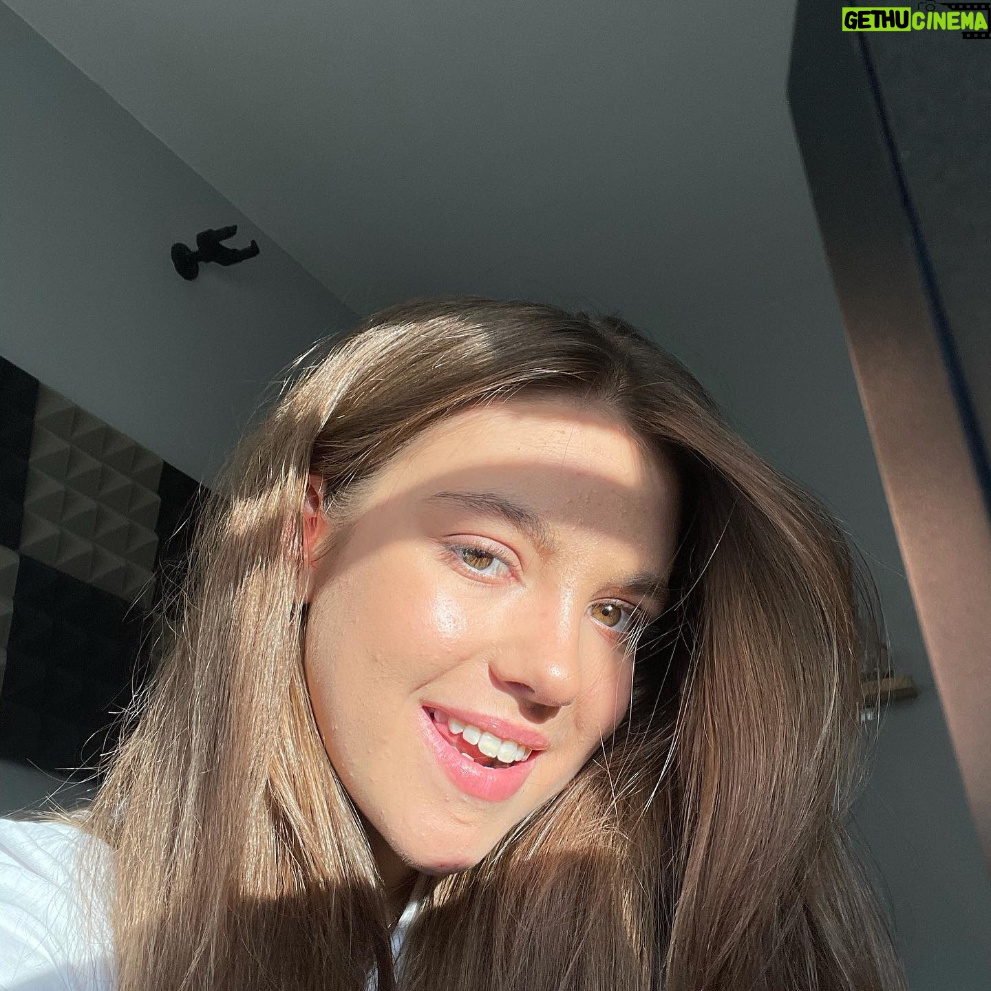 Allie Sherlock - 96.9K Likes - When we fall asleep where do we go 🥰
