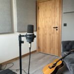 Allie Sherlock Instagram – Making some music for you guys 🎄 #christmas songs.  Swipe left xoxo