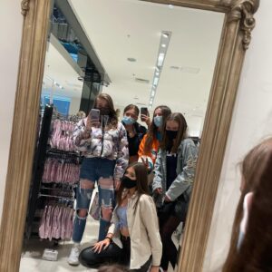 Allie Sherlock Instagram - Had an amazing birthday the other day. what zodiac sign are you @evaspillanex @katelynburnz @zaracasey_ @jean_bradley04

Also go follow my TikTok link in my bio (in link tree) username alliesherlock__