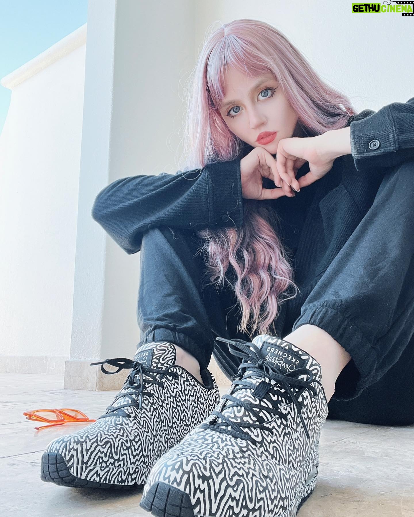 Allison Harvard Instagram - LOVE these shoes 💕🤩 @jenstark you're so talented as always | @skechers