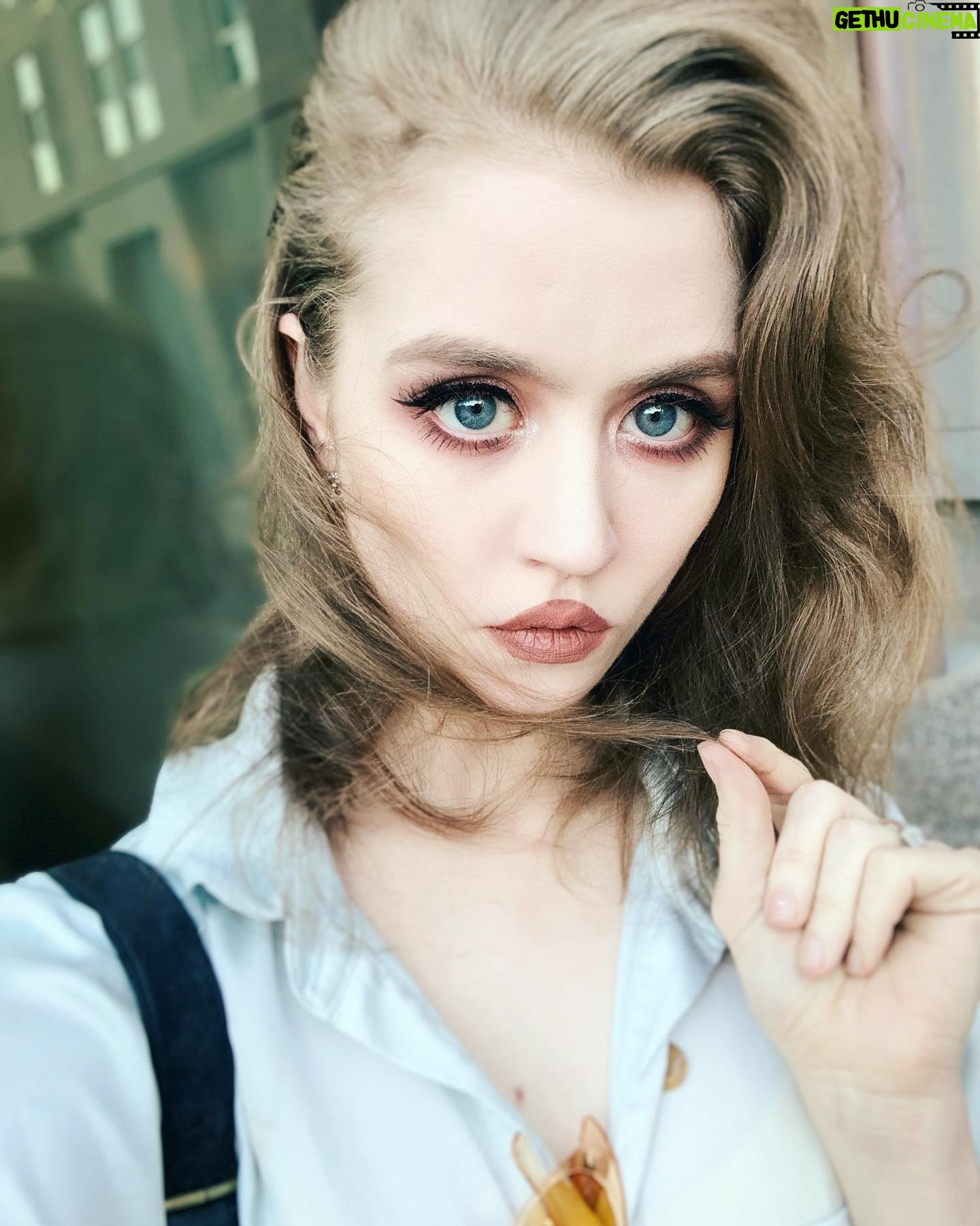 Allison Harvard - 31K Likes - 🥂 makeup by my queen @dreronayne