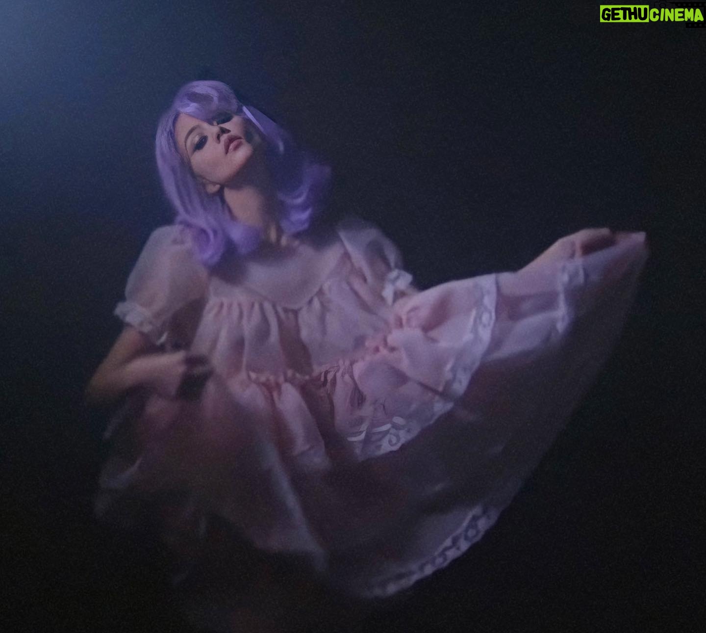 Allison Harvard - 24.6K Likes - Don't tell mom the babysitter's dead | @selkie | @steviebe88