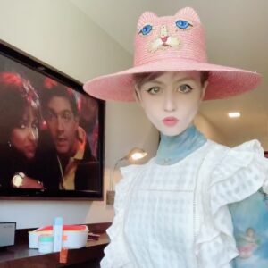 Allison Harvard Instagram - 🐈 🎀 @revolve  @drunkelephant  @vivetta
