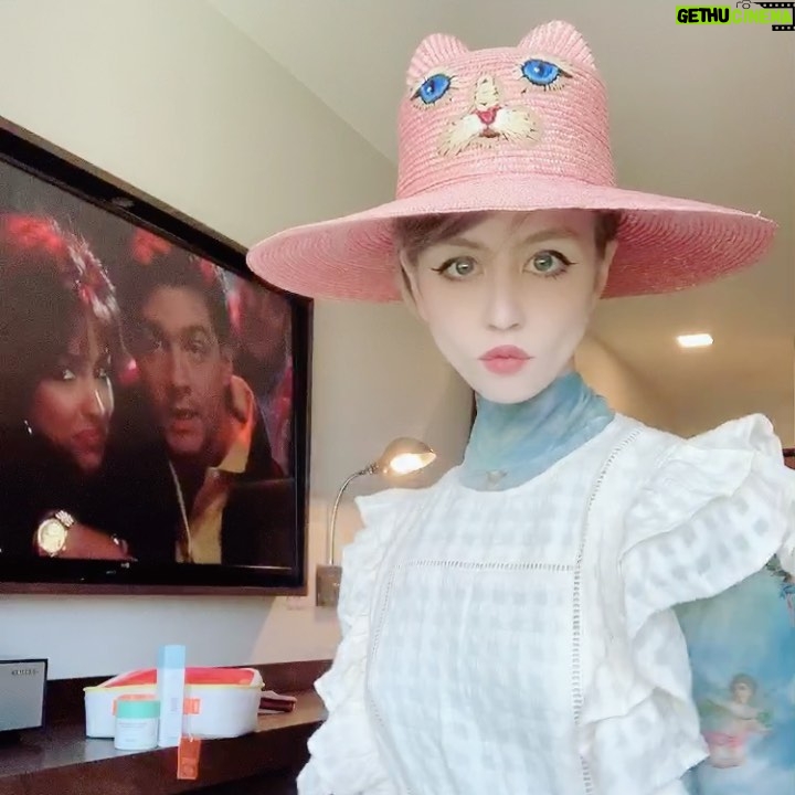 Allison Harvard - 24.1K Likes - 🐈 🎀 @revolve @drunkelephant @vivetta