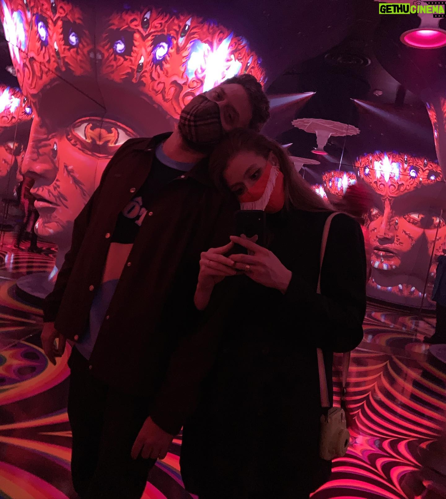 Allison Harvard Instagram - I love you more everyday ❤️ @jeremyburke ❤️❤️❤️ @meow__wolf