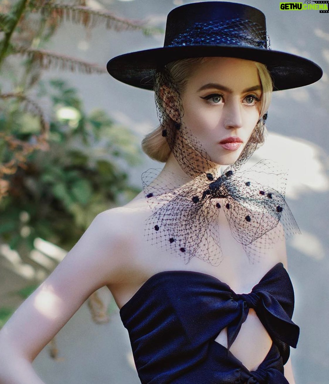 Allison Harvard - 36.5K Likes - 🦇👒