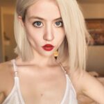 Allison Harvard Instagram - 🌹 @beccacosmetics 🌹 @eastnwestlabel 🌹 @temperhair
