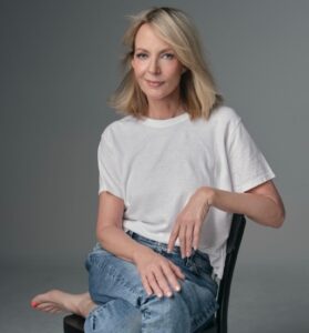 Allison Janney Instagram - I have to thank @jillcrosbyhair for putting together one of my favorite photo shoots ever👏🏼👏🏼👏🏼❤️ I had so much fun working with @robertascroft , Jill, and @mariedelprete !!! So many more pics to come😁