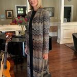 Allison Janney Instagram - Thank you @jillcrosbyhair and @taraswennen for always making me feel and look my best🙏🏼❤️ And congrats on the beautiful new handbag line Tara! #strathberry