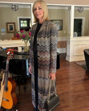 Allison Janney Instagram - Thank you @jillcrosbyhair and @taraswennen for always making me feel and look my best🙏🏼❤️ And congrats on the beautiful new handbag line Tara! #strathberry