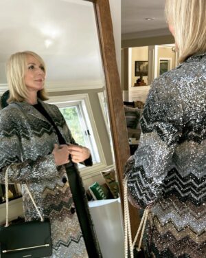 Allison Janney Instagram - Thank you @jillcrosbyhair and @taraswennen for always making me feel and look my best🙏🏼❤️ And congrats on the beautiful new handbag line Tara! #strathberry