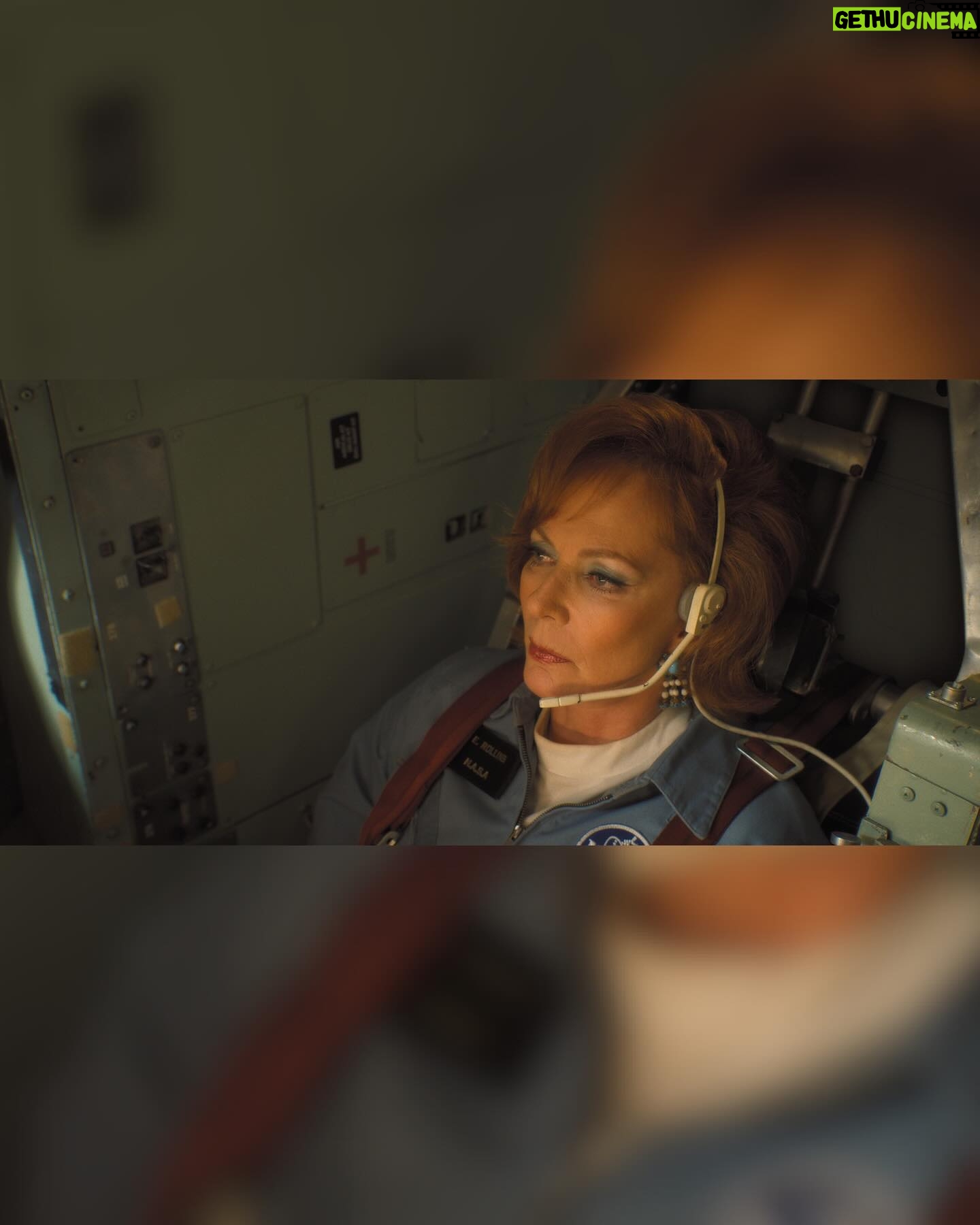 Allison Janney Instagram - We have liftoff 🚀 on a new #PalmRoyale episode! Now streaming on @appletv 👩🚀