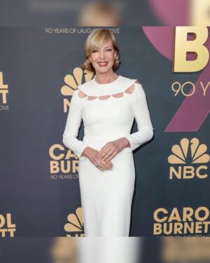 Allison Janney Instagram - What an honor to be part of celebrating the legend that is @itscarolburnett!
Got to hang with some pretty great people too🤗 #KristenWiig, @lauradern , @kchenoweth, @katyperry and so many others!! Thx as always to the glam squad too! -  @taraswennen @jillcrosbyhair and @mariedelprete