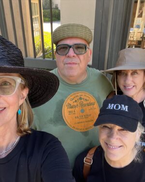 Allison Janney Instagram - Ran into some great old friends on the picket line today. I get very emotional picketing…seeing everyone show up and realizing how important this moment in time is for Sag/Aftra and the WGA! Stay Strong💪🏼💙@mimikennedyla @realbethhall #eddiegorodetsky