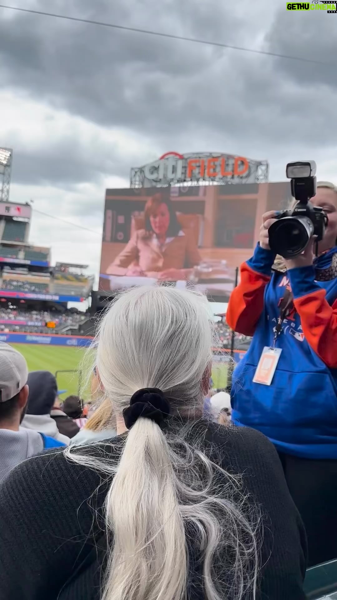 Allison Janney Instagram - I’d share a big screen with you any day, @joshmalinasjoshmalina RP @joshmalinasjoshmalina A major highlight of 2023 was when my @mets played a clip of me saying “I can’t act. I’m a terrible actor” on the @citifield scoreboard during our @leopoldstadtbwy field trip.