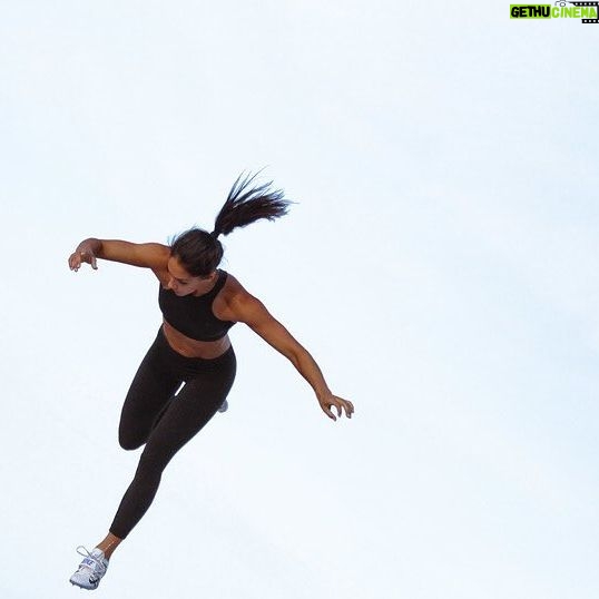 Allison Stokke Instagram - Flying through Friday like...