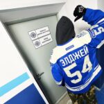 Allj Instagram - С днем рождения @hc_sibir 5:1 пацаны, спасибо за прием Рад был так вернуться домой большая любовь 🏒❄️💙🫂 Фулл выступление ищите на YouTube