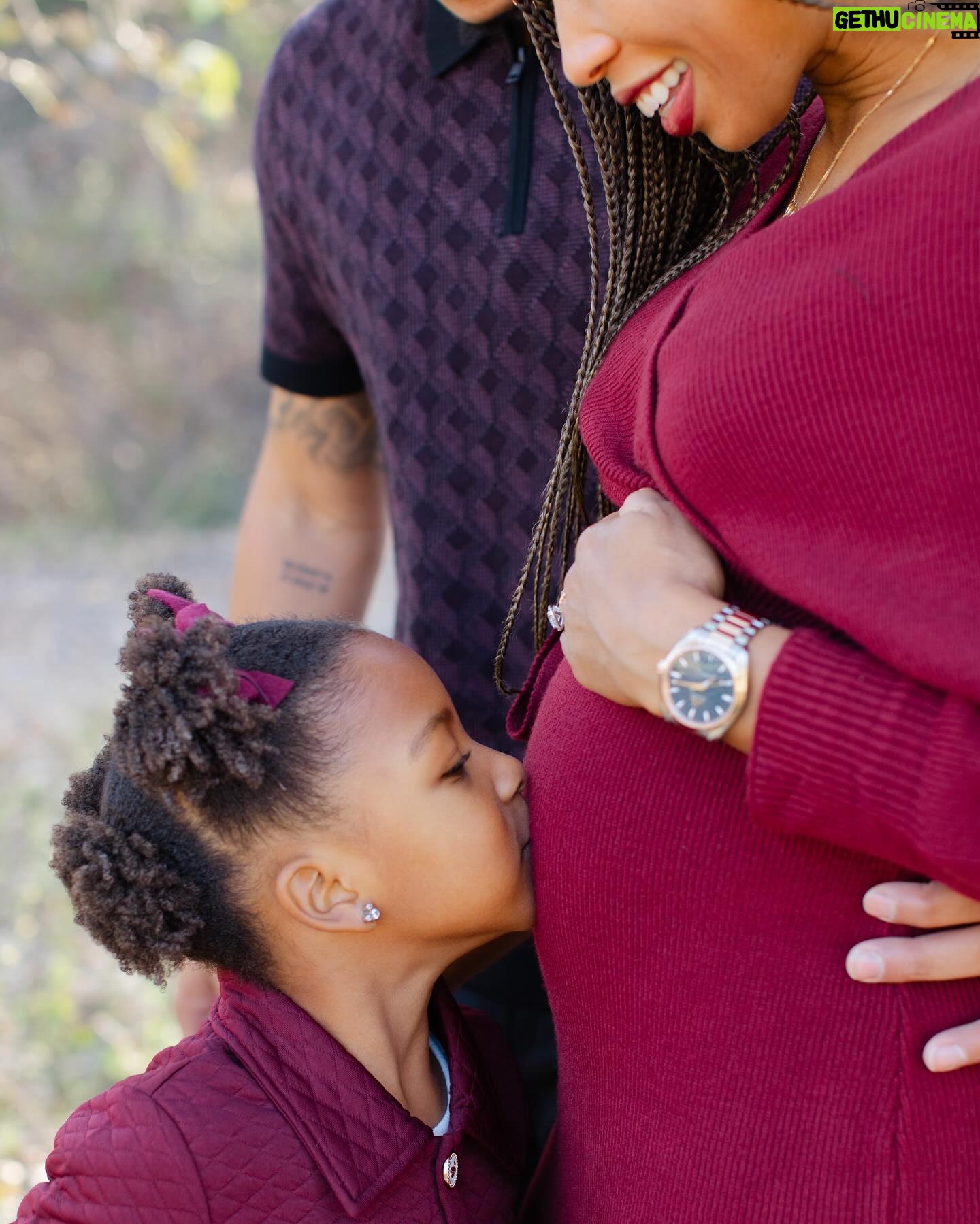 Allyson Felix Instagram - Thanksgiving blessings! Adding a little more love to our family.🤰🏽🍼#PartyofFour #BabyOnBoard