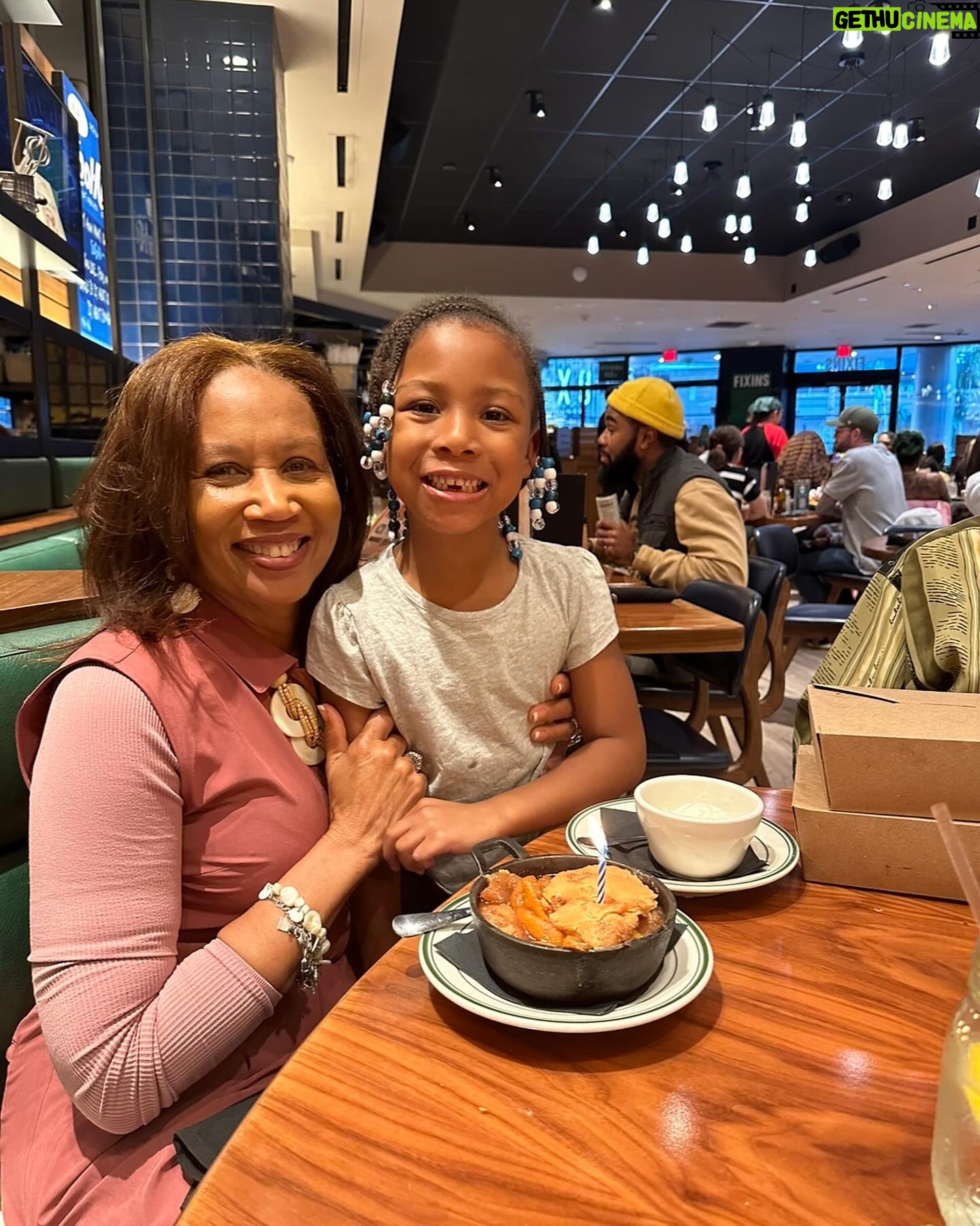 Allyson Felix Instagram - life rn🫶🏾 1. me🙇🏾♀️ 2. big sis in training…just missing the melanin🙃 3. fun @bysaysh project🌊 4. working mama🤰🏽 5. backyard vibes🌅 6. daddy’s girl💞 7. 📸 by Cammy 8. doubles partner🎾 9. Gammy Cammy
