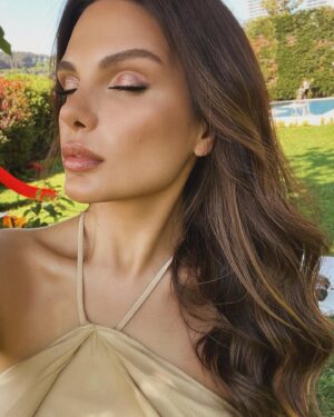 Almeda Abazi Instagram - 🤎