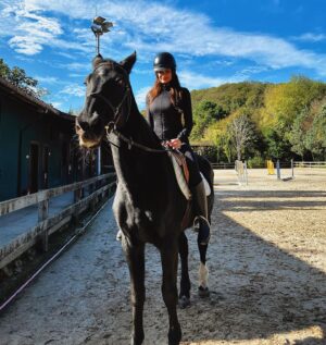 Almeda Abazi Instagram - 🏇