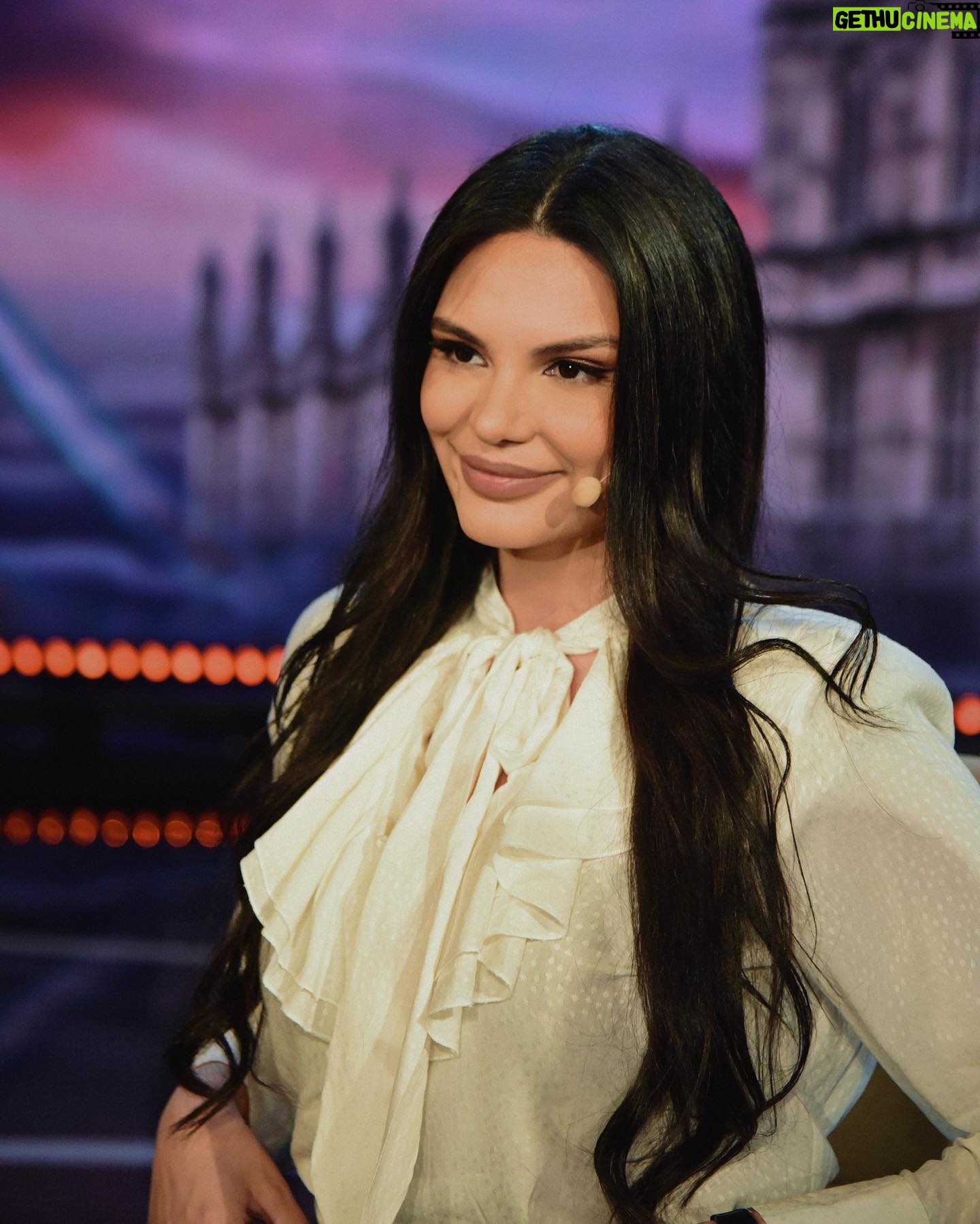 Almeda Abazi - 24.9K Likes - Pas pak ora 21:00 me @alketavejsiu π @nekurthinepiterpan_tvklan π€πΈ