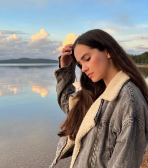 Almila Ada Instagram - Baby blue💙☁️
 #sunset