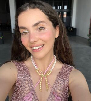 Almila Ada Instagram - Glam selfie✨🌸

Elele Mayıs & Haziran @eleledergisi
