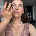 Almila Ada Instagram - Glam selfie✨🌸 Elele Mayıs & Haziran @eleledergisi