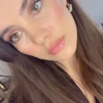 Almila Ada Instagram - “E quindi volo su un dreamliner.” 🕊️✨🎧