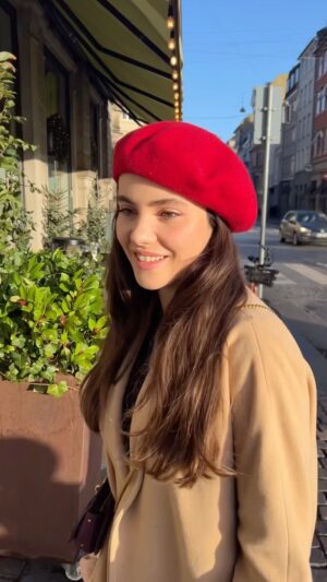 Almila Ada Instagram - 23’ Copenhagen ’24
Birkaç günde 80.000’e yakın atılan adımların bazıları… :)

#mutluyıllar ❤️✨🌎

 #copenhagen