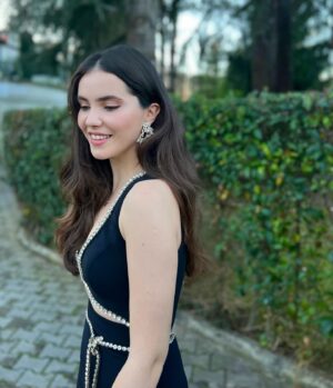 Almila Ada Instagram - 🖤✨