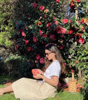 Almila Ada Instagram - In my own world❤️🌹 

#camellia