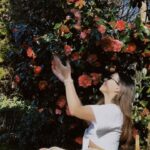 Almila Ada Instagram - In my own world❤️🌹 #camellia